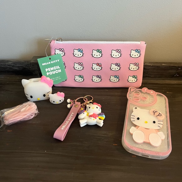 Hello Kitty Tech Bundle - Picture 1 of 1